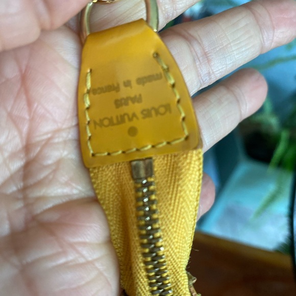 Louis Vuitton Pochette Crossbody W/Certificate of Authenticity - Picture 7 of 11